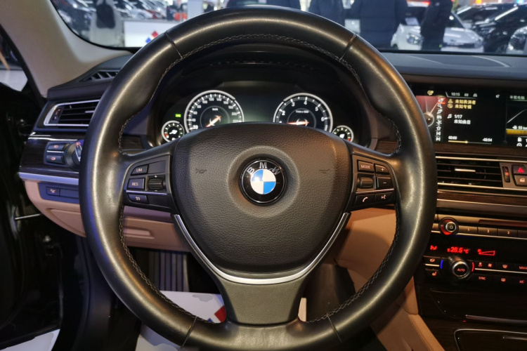宝马7系 2014款 730Li 臻享型中控内饰13