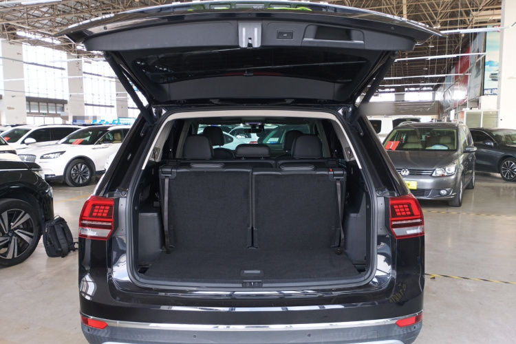 大众 途昂 2017款 330TSI 两驱豪华版机舱底盘23