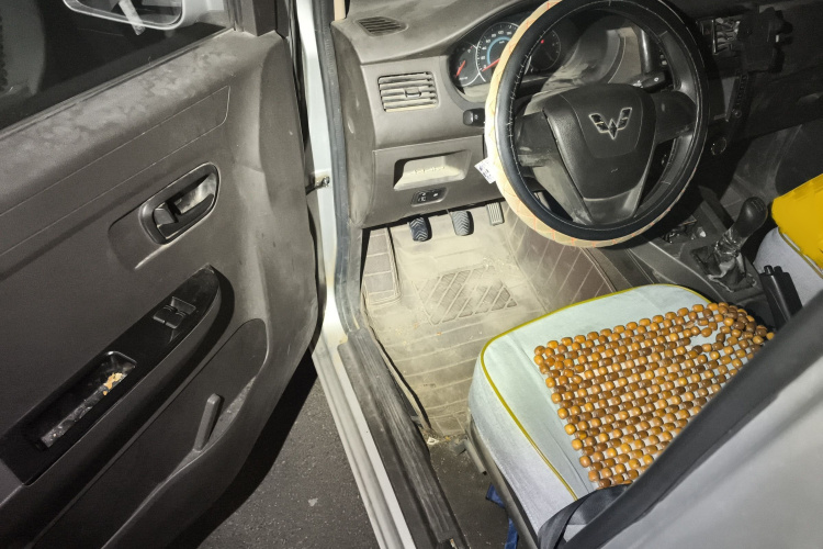 五菱汽车 五菱荣光V 2016款 1.5L标准型中控内饰7003