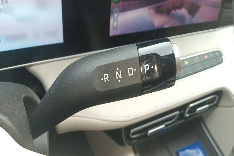 荣威D7 2023款 DMH 125km 卓越版局部细节18