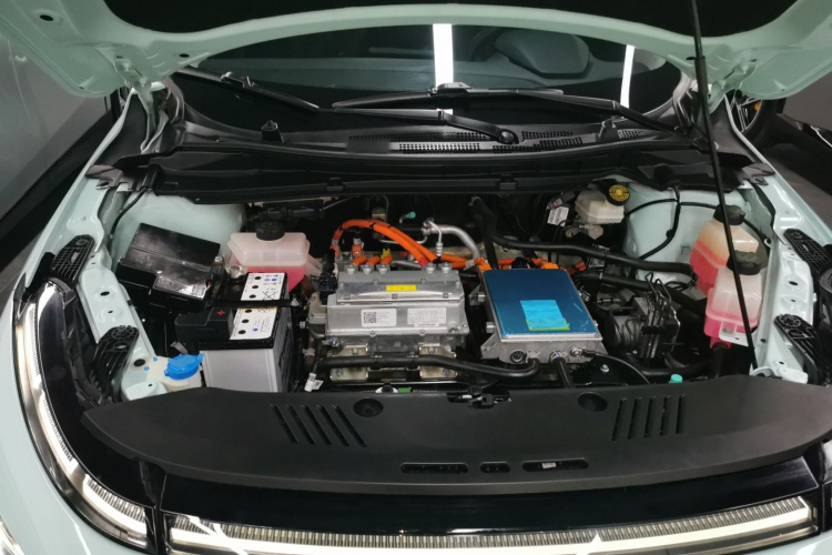 小鹏G3 2022款 G3i 460N+机舱底盘24