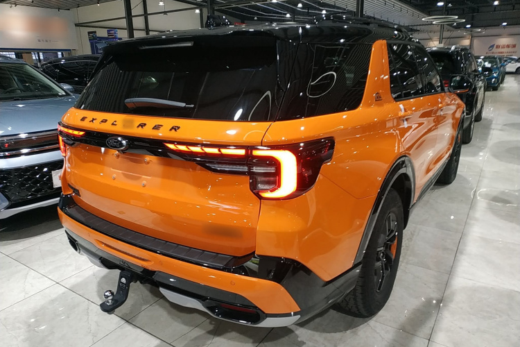 福特 探险者 2024款 2.3T EcoBoost 昆仑巅峰版 7座车身外观7