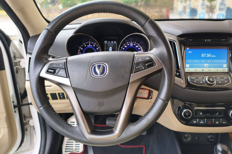 长安 逸动 2016款 1.6L 自动风尚型中控内饰13