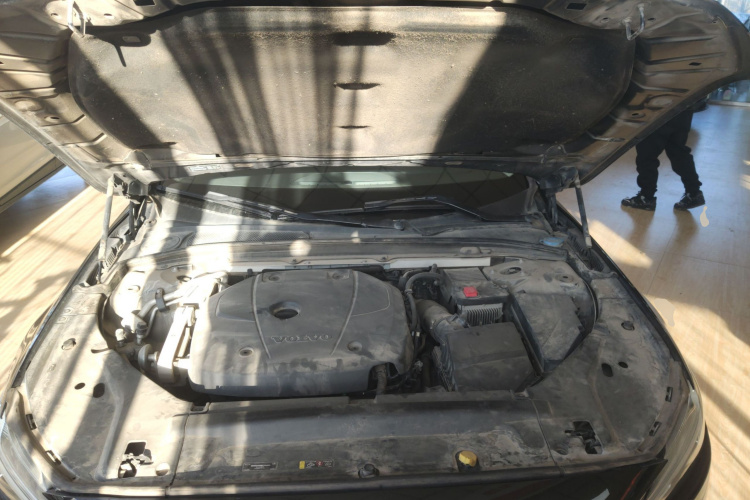 沃尔沃S90 2019款 T5 智逸版机舱底盘24