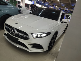 奔驰A级 2022款 改款三 A 200 L 运动轿车时尚型