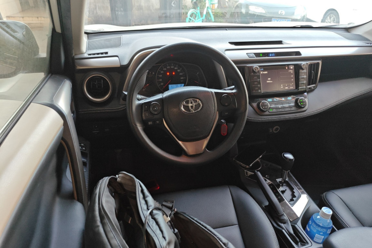 丰田 RAV4荣放 2015款 2.0L CVT两驱风尚版中控内饰13