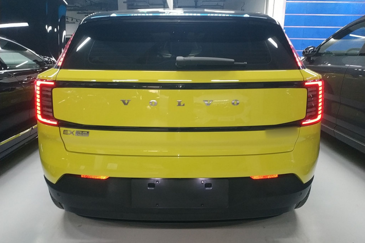 沃尔沃EX30 2025款 后驱长续航版 Ultra车身外观6