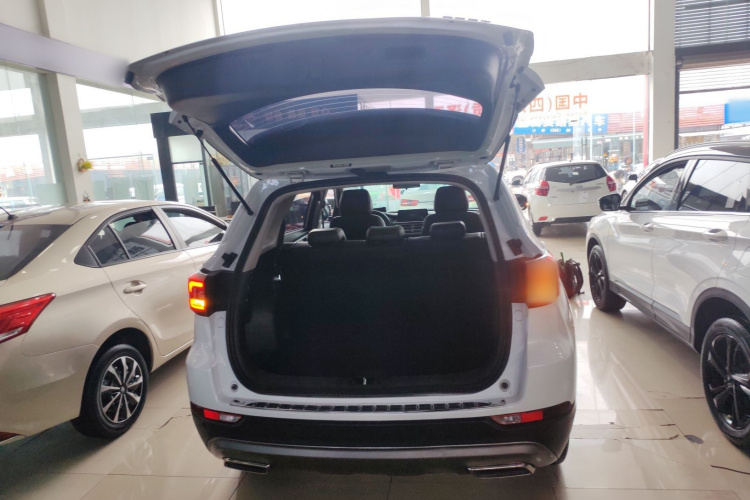 长安CS75 2021款 荣耀百万版 280T DCT领航型机舱底盘23