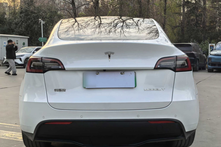 特斯拉 Model Y 2023款 后轮驱动版车身外观6007