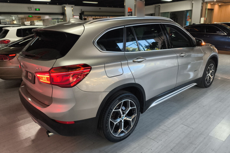 宝马X1 2016款 sDrive20Li 豪华型车身外观6005