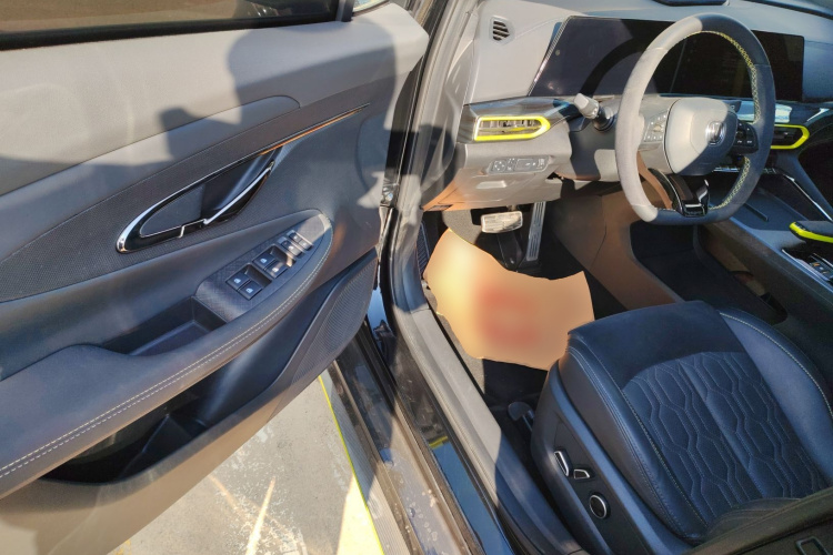 长安UNI-T 2022款 1.5T 运动版 旗舰型中控内饰7003