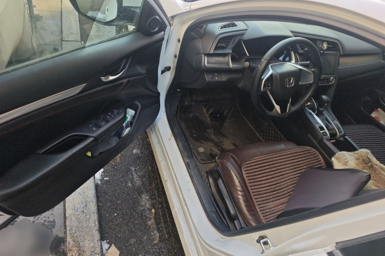 本田 思域 2016款 220TURBO CVT豪华版中控内饰20