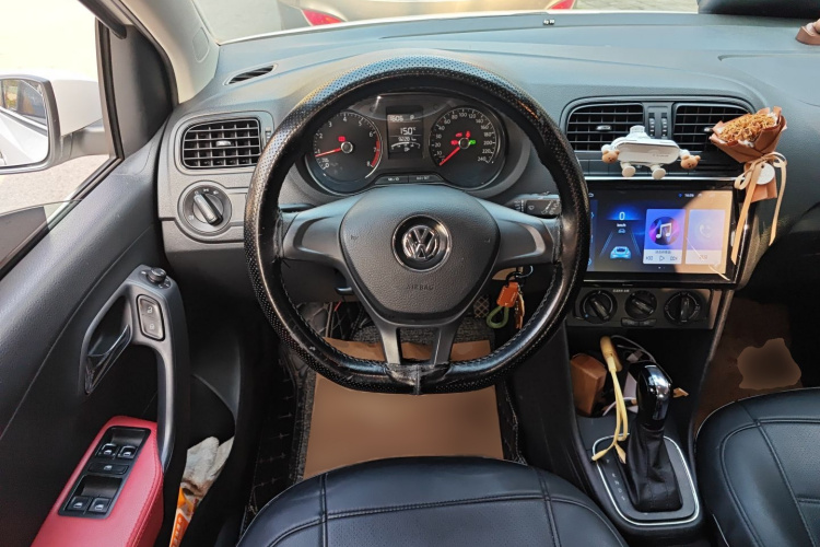 大众 Polo 2016款 1.4L 自动风尚型中控内饰13