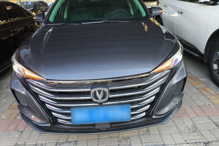 长安 逸动 2022款 PLUS 1.6L GDI CVT豪华型车身外观2