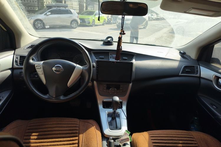 日产 轩逸 2014款 1.6XV CVT尊享版中控内饰7002
