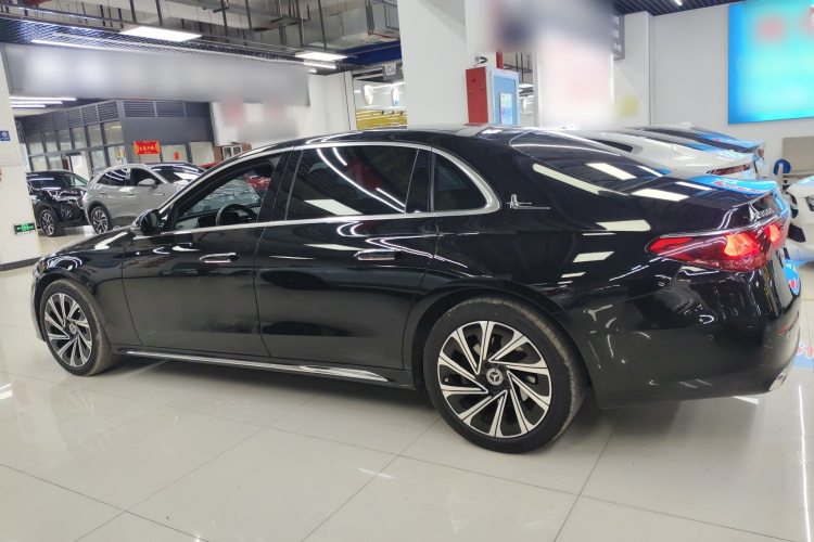 奔驰E级 2024款 E 300 L 豪华型车身外观4