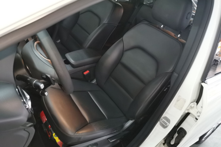 奔驰B级 2012款 B 180局部细节19