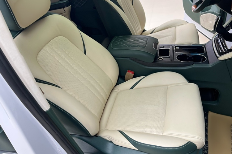 别克GL8 2021款 ES陆尊 653T 尊享型中控内饰7014