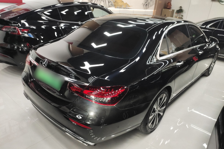 奔驰E级新能源 2023款 E 350 e L 插电式混合动力轿车车身外观7