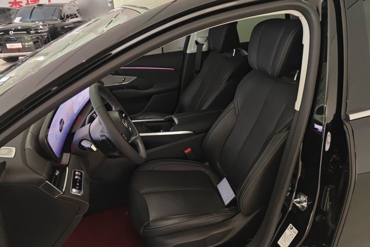 别克 君越 2023款 28T 越尊版中控内饰19