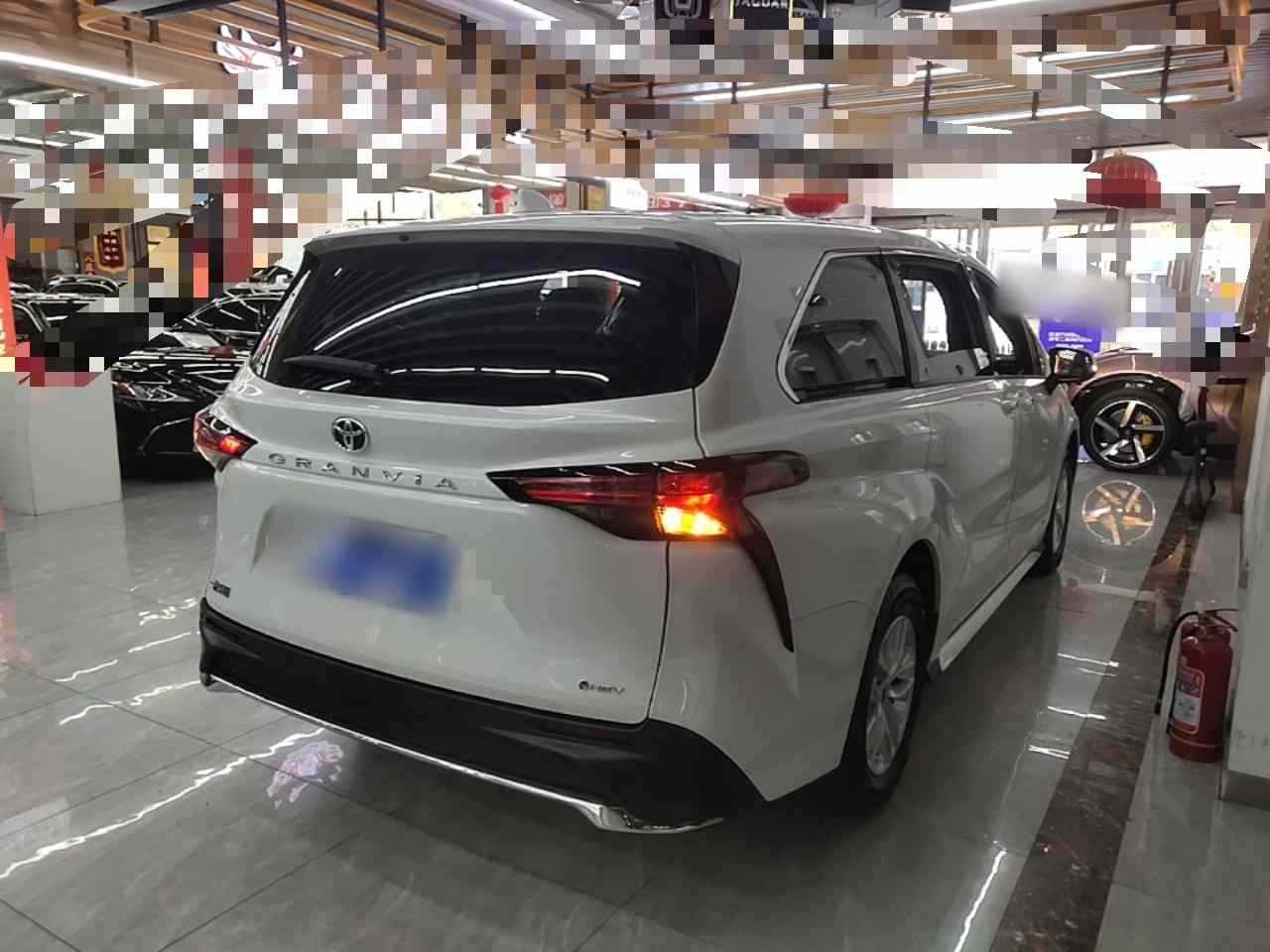 丰田 格瑞维亚 2024款 2.5L混动 舒适版(5)