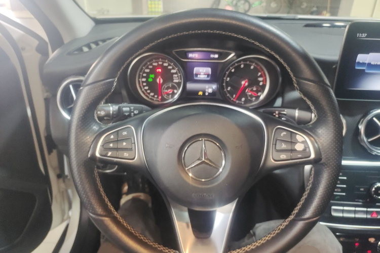 奔驰GLA 2018款 GLA 200 时尚型局部细节13