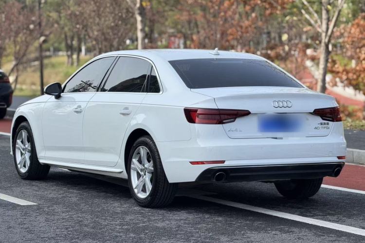 奥迪A4L 2018款 30周年年型 40 TFSI 进取型车身外观6004