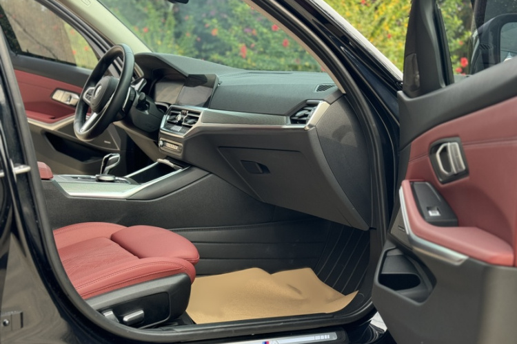 宝马3系 2022款 325Li M运动曜夜套装中控内饰7010