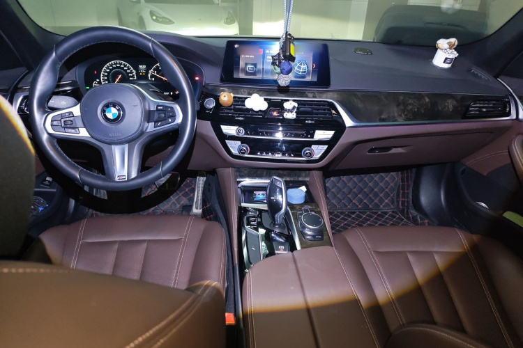 宝马5系 2019款 改款 525Li M运动套装中控内饰12