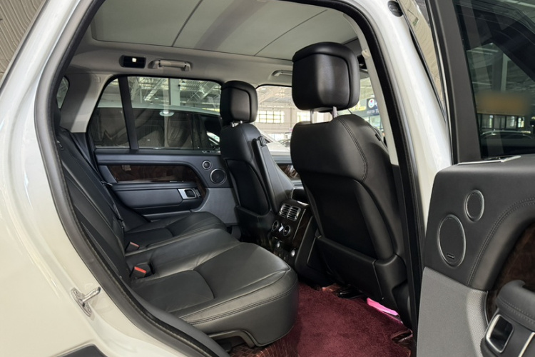 路虎 揽胜 2021款 3.0 L6 盛世版中控内饰7013