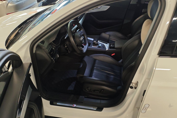 奥迪A4L 2022款 40 TFSI 豪华动感型中控内饰20