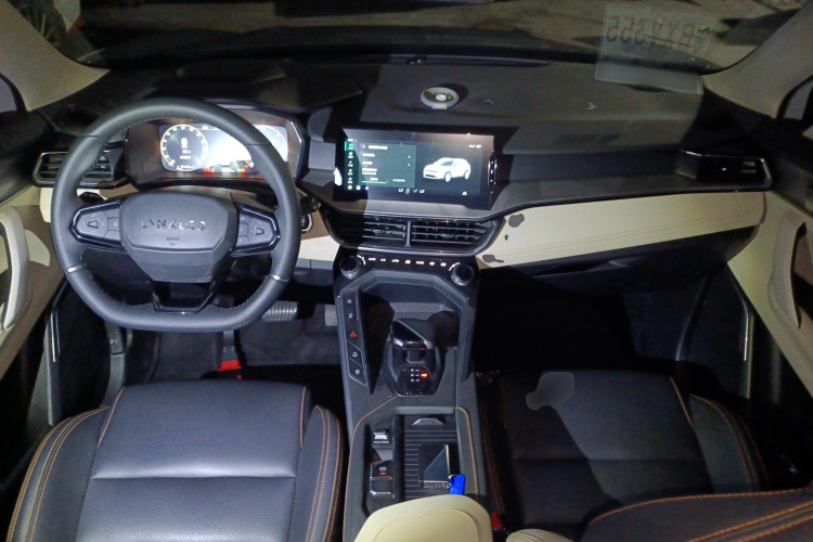 领克06 EM-P 2022款 PHEV 84KM续航版 Pro中控内饰7002