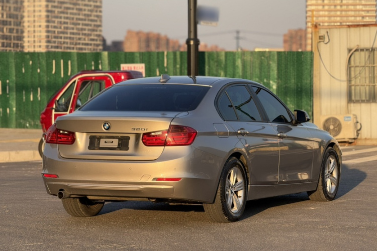 宝马3系 2014款 320i 时尚型车身外观6009