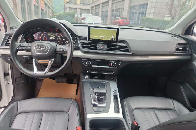 奥迪Q5L 2020款 改款 40 TFSI 荣享时尚型中控内饰12