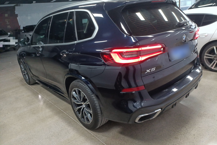 宝马X5(进口) 2022款 xDrive40i M运动套装车身外观4