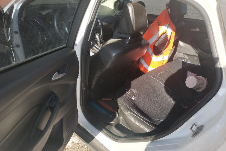 福特 福克斯 2012款 两厢 1.6L 自动风尚型中控内饰21