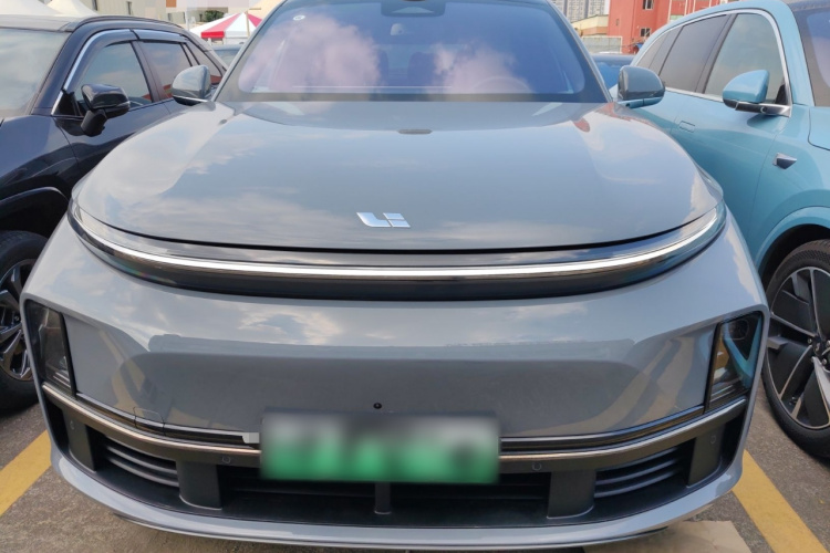 理想汽车 理想L7 2025款 Ultra 智能焕新版车身外观2