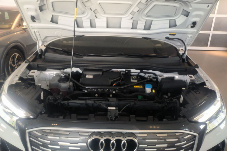 奥迪Q4 e-tron 2024款 40 e-tron 创境版机舱底盘24