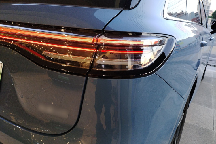 鸿蒙智行 尚界H5 2025款 纯电 Max 长续航车身外观9