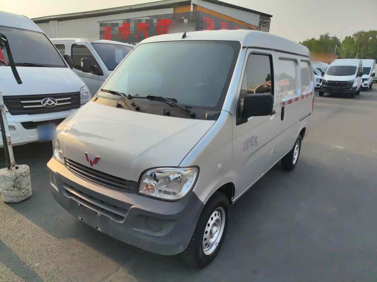五菱汽车 五菱之光 2023款 1.5L 实用型封窗版 2座(2)