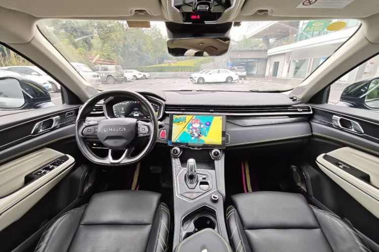 领克05 2022款 2.0TD 两驱耀Halo中控内饰7003