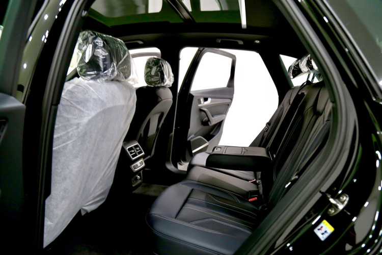 奥迪Q5L 2025款 45周年典藏版 45 TFSI 豪华动感型中控内饰7005