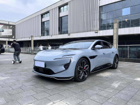 阿维塔12 2023款 650 三激光四驱性能版