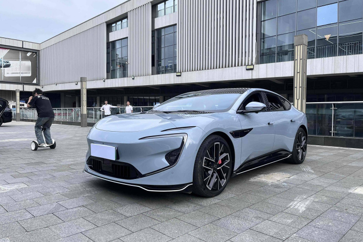 阿维塔12 2023款 650 三激光四驱性能版车身外观1