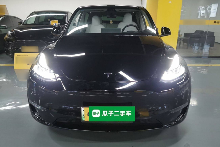 特斯拉 Model Y 2023款 高性能全轮驱动版车身外观2