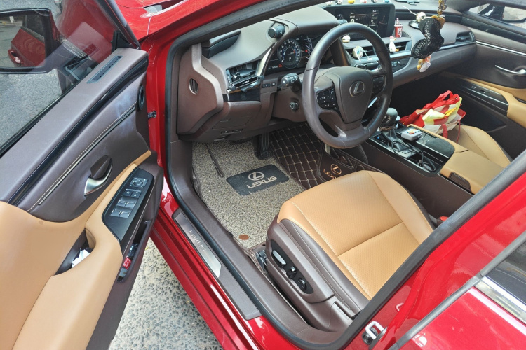 雷克萨斯ES 2020款 200 卓越版中控内饰20