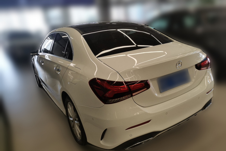 奔驰A级 2020款 改款 A 200 L 运动轿车时尚型车身外观5