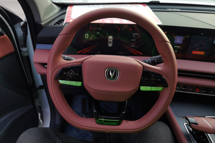 长安CS75 PLUS 2023款 第三代 1.5T 自动尊贵型中控内饰13