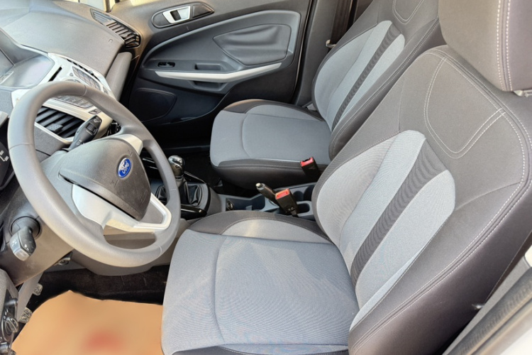 福特 翼搏 2013款 1.5L 手动风尚型中控内饰7001