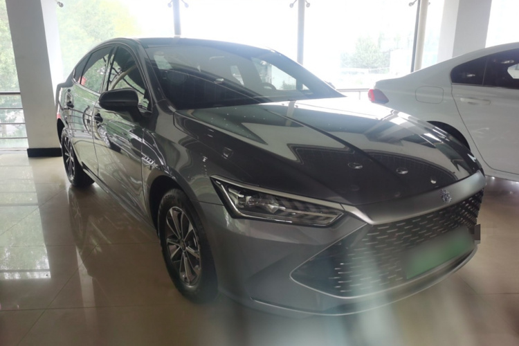 比亚迪 秦PLUS 2024款 荣耀版 DM-i 55KM领先型车身外观3